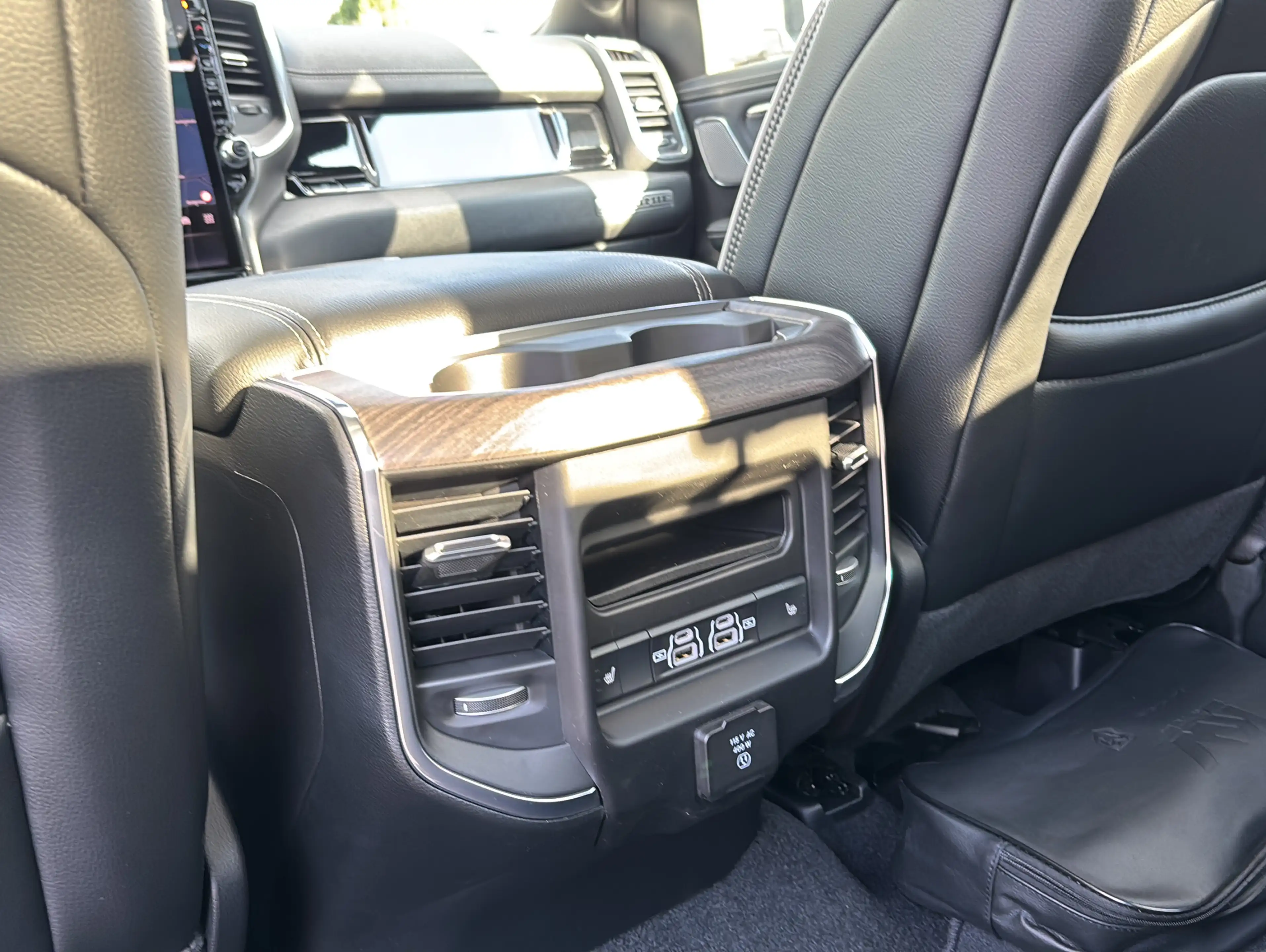 Dodge RAM 1500 3.0L Crew Cab 4x4 Laramie Night LPG — photo 14