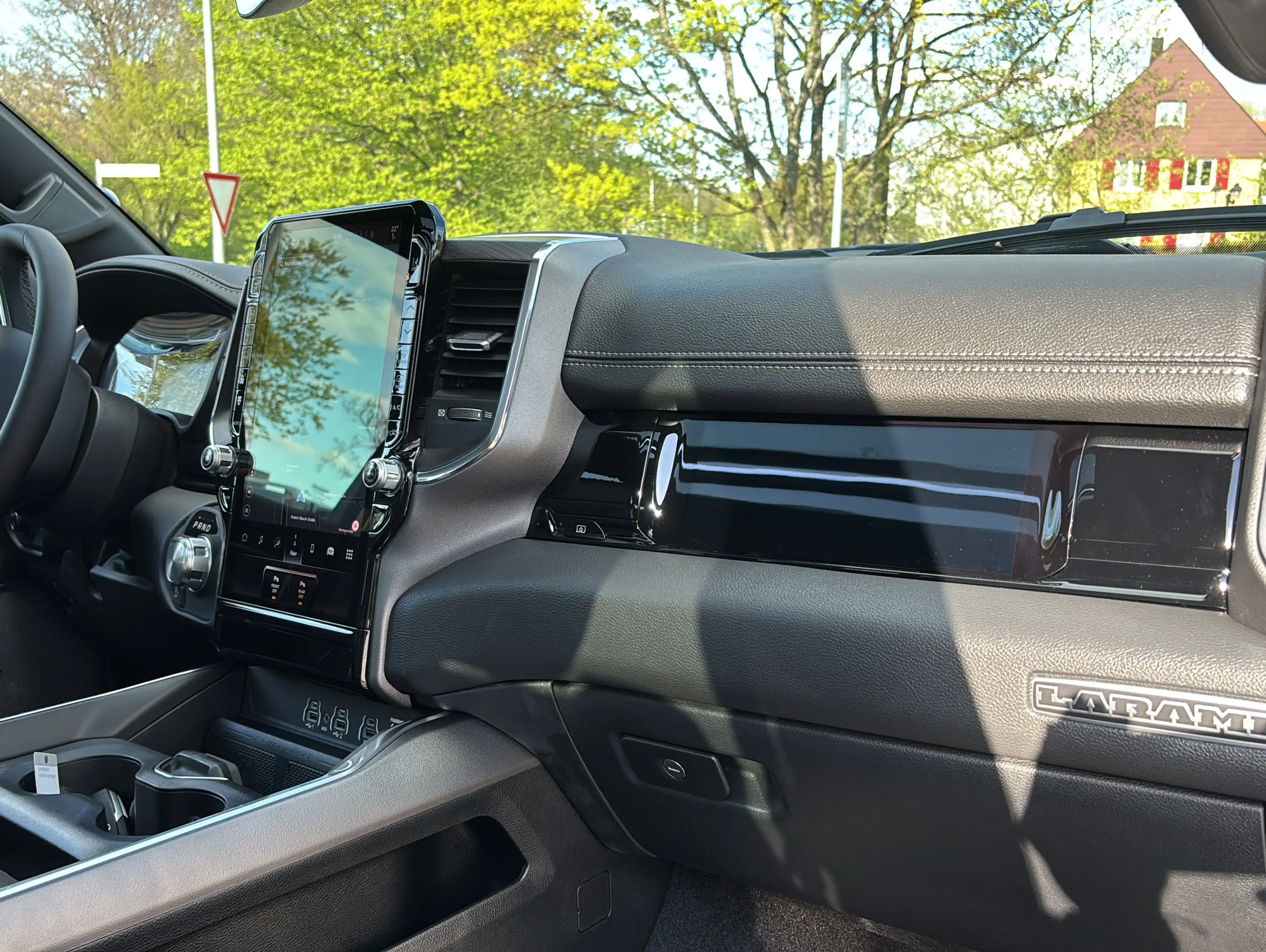 Dodge RAM 1500 3.0L Crew Cab 4x4 Laramie Night LPG — photo 8