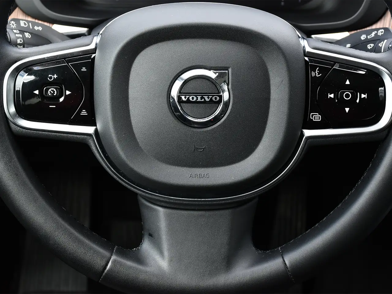 Volvo XC60 снимка Volvo XC60