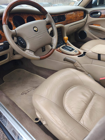 Jaguar Daimler V8 ATMOSPHERIQUE 294 CH