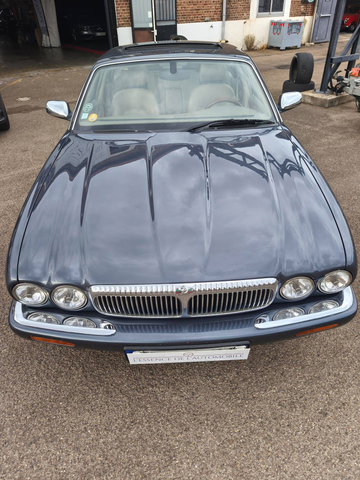 Jaguar Daimler V8 ATMOSPHERIQUE 294 CH