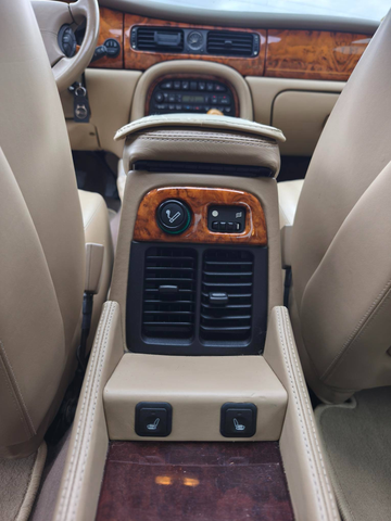 Jaguar Daimler V8 ATMOSPHERIQUE 294 CH
