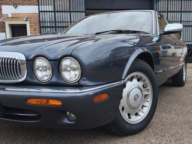 Jaguar Daimler V8 ATMOSPHERIQUE 294 CH