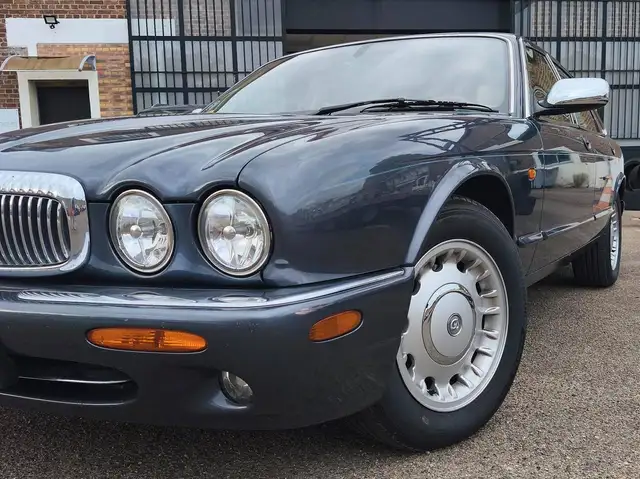 Jaguar Daimler V8 ATMOSPHERIQUE 294 CH