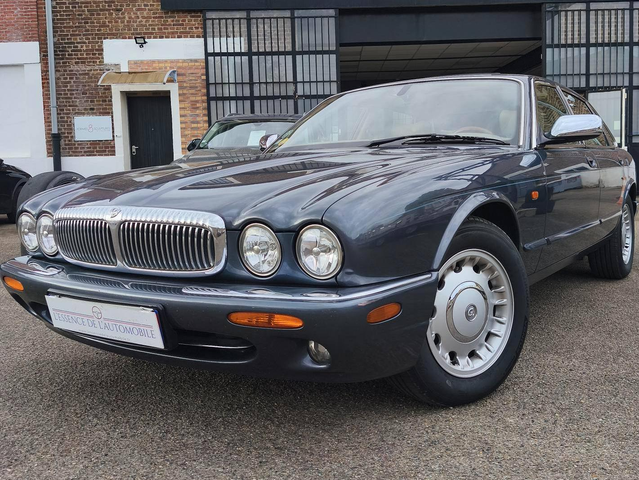 Jaguar Daimler V8 ATMOSPHERIQUE 294 CH