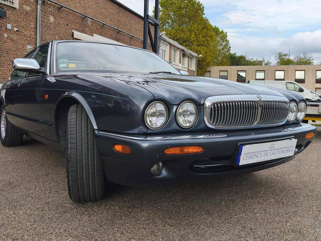 Jaguar Daimler V8 ATMOSPHERIQUE 294 CH