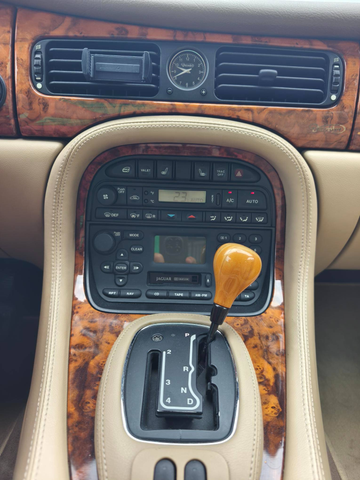Jaguar Daimler V8 ATMOSPHERIQUE 294 CH