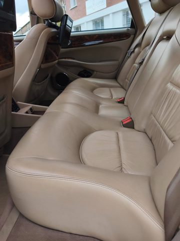 Jaguar Daimler V8 ATMOSPHERIQUE 294 CH