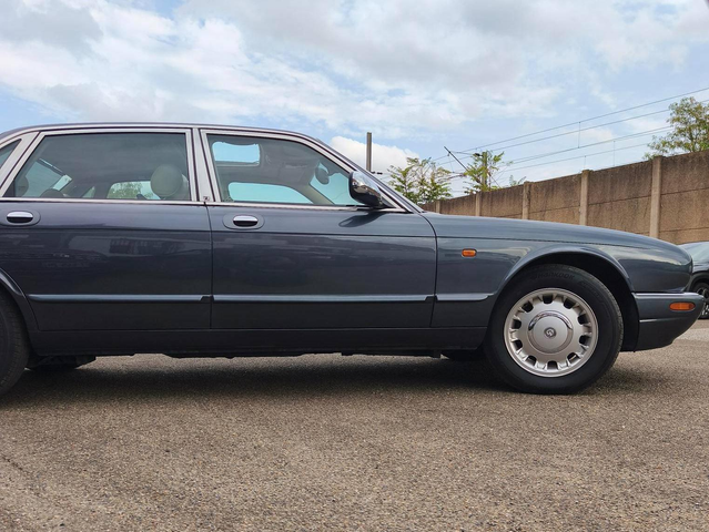 Jaguar Daimler V8 ATMOSPHERIQUE 294 CH