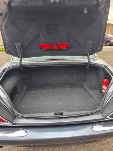 Jaguar Daimler V8 ATMOSPHERIQUE 294 CH