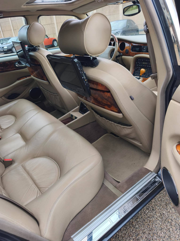 Jaguar Daimler V8 ATMOSPHERIQUE 294 CH