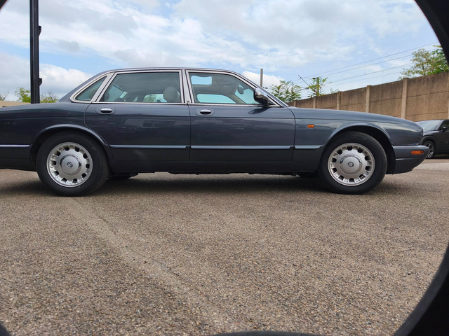 Jaguar Daimler V8 ATMOSPHERIQUE 294 CH