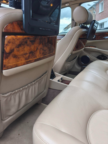 Jaguar Daimler V8 ATMOSPHERIQUE 294 CH