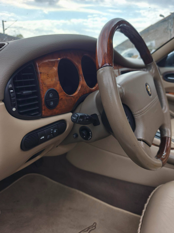 Jaguar Daimler V8 ATMOSPHERIQUE 294 CH
