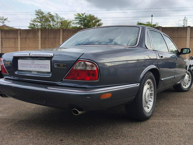 Jaguar Daimler V8 ATMOSPHERIQUE 294 CH