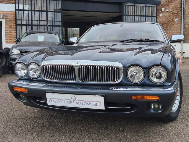 Jaguar Daimler V8 ATMOSPHERIQUE 294 CH