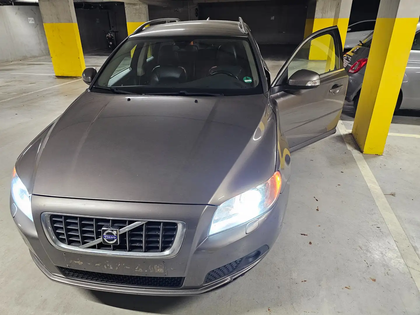 Volvo V70 V70 2.0 D Kinetic Hnědá - 2