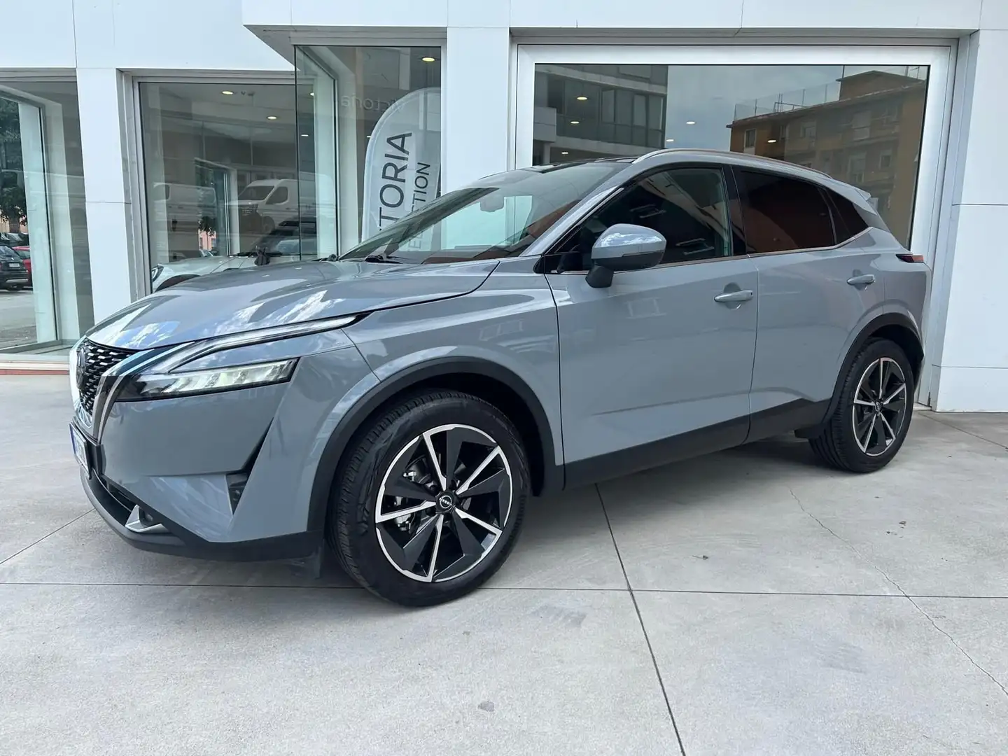 Nissan Qashqai MHEV 140 CV TEKNA C.MANUALE KEYLESS NAVIGATORE RE Grijs - 1