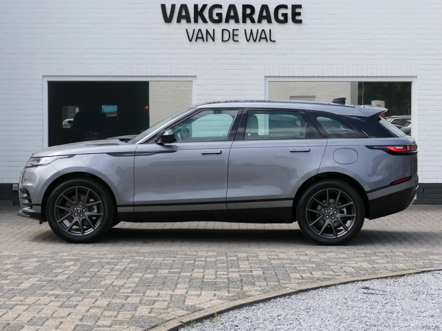 Land Rover Range Rover Velar 2.0 P400e R-Dynamic HSE | Panoramadak | Stoelventi Grijs - 2