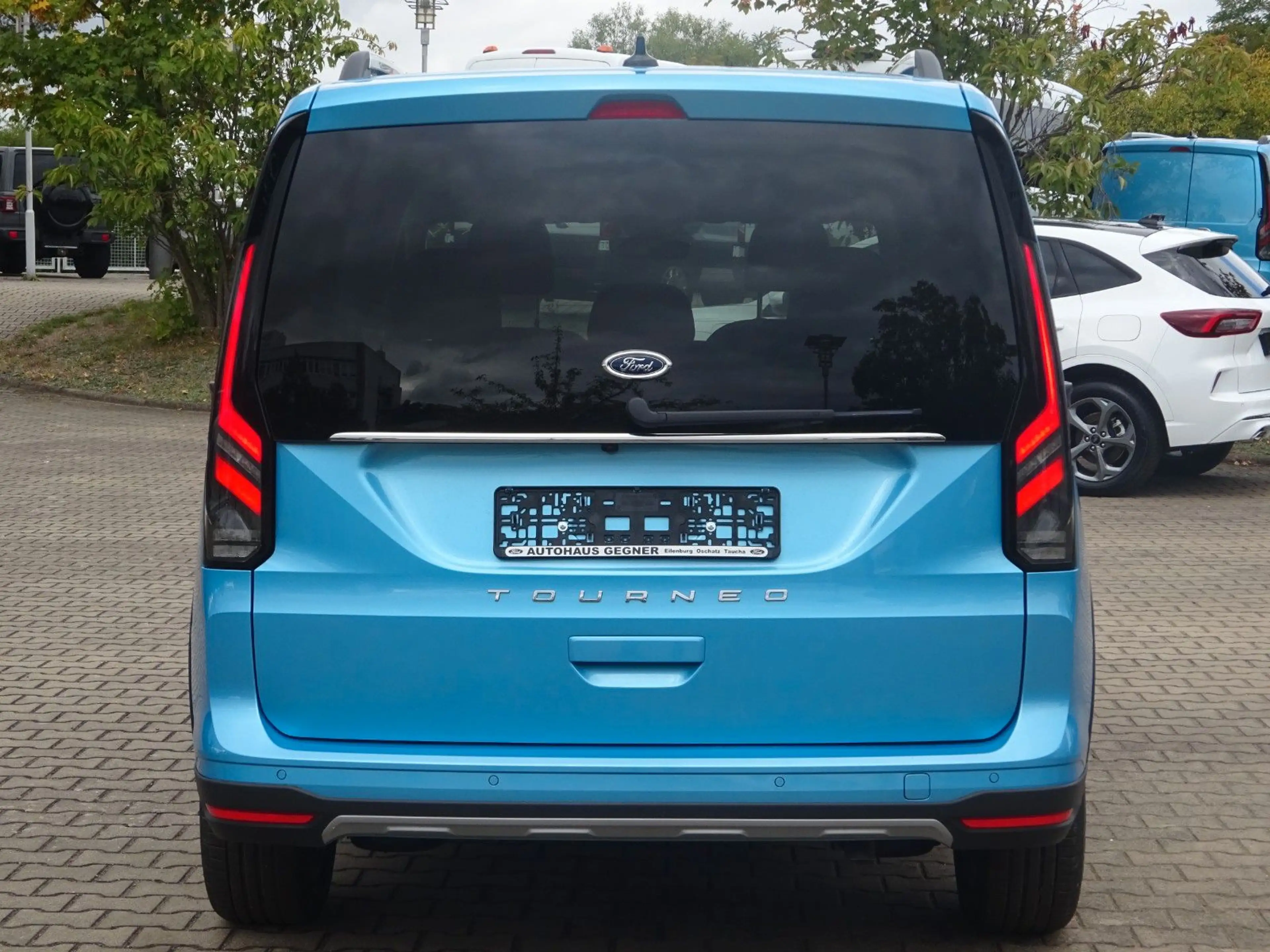 Ford Tourneo Connect L1 Active Aut. Pano Navi Kam ACC — photo 7