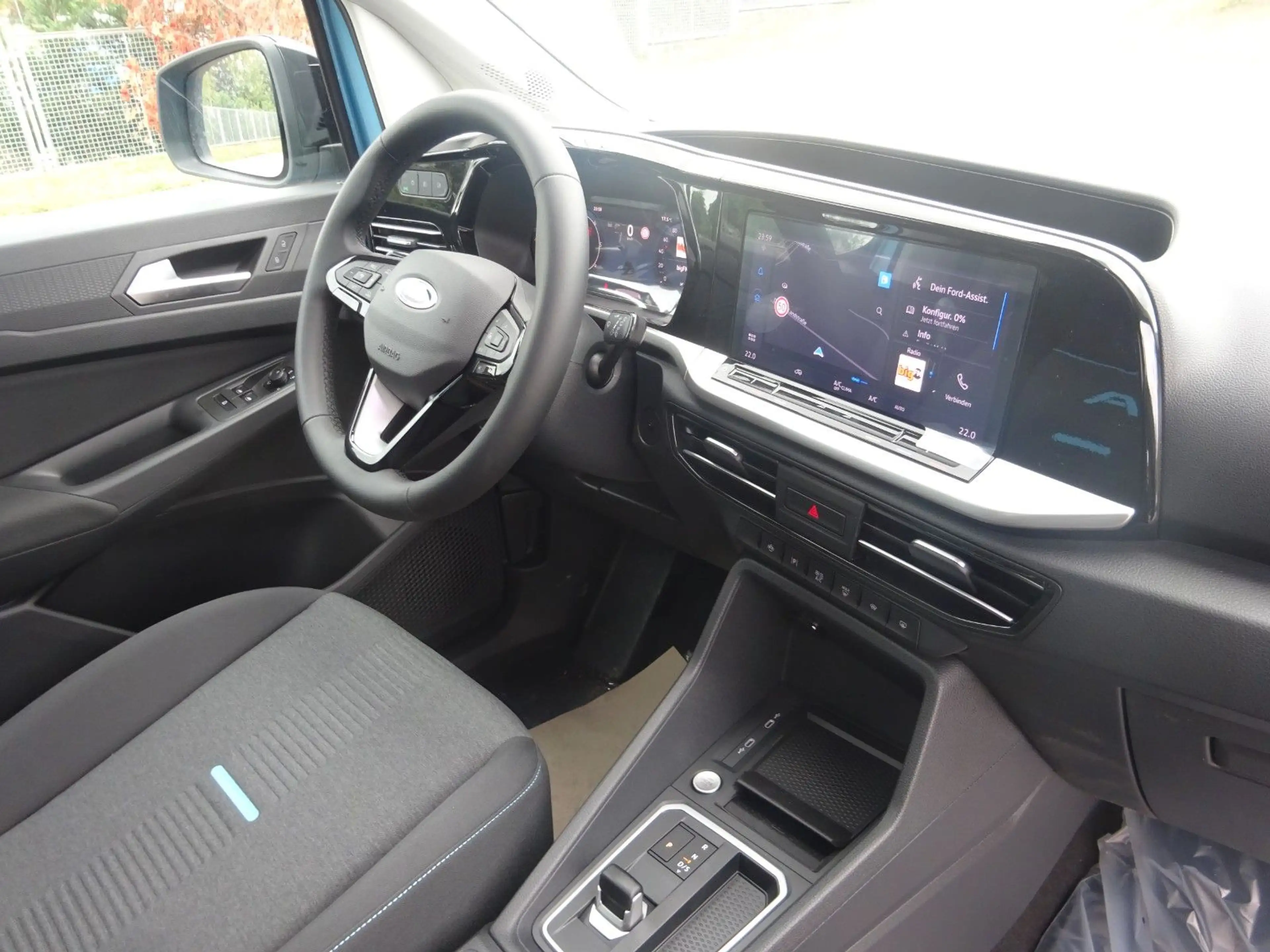 Ford Tourneo Connect L1 Active Aut. Pano Navi Kam ACC — photo 13