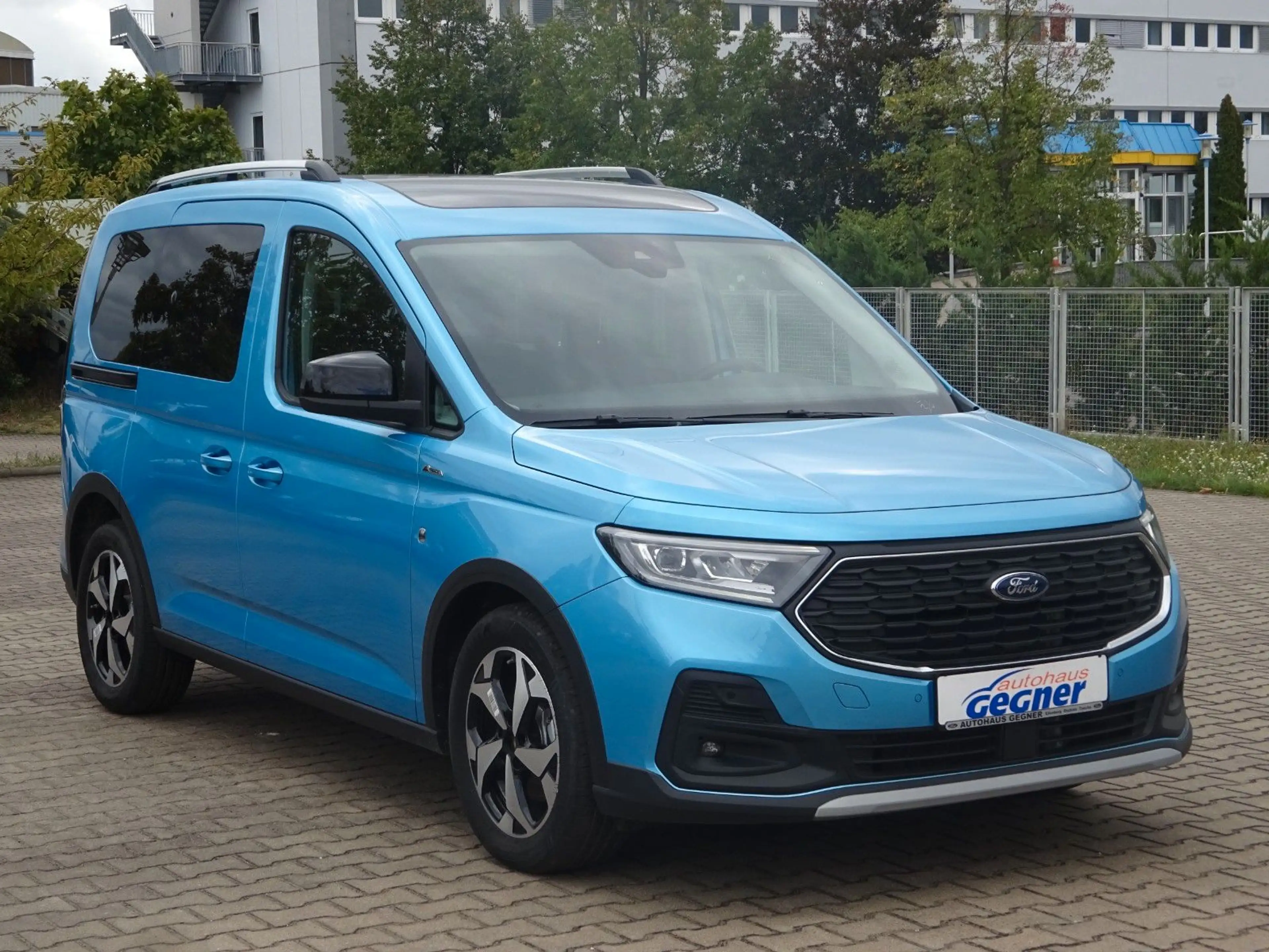 Ford Tourneo Connect L1 Active Aut. Pano Navi Kam ACC — photo 11