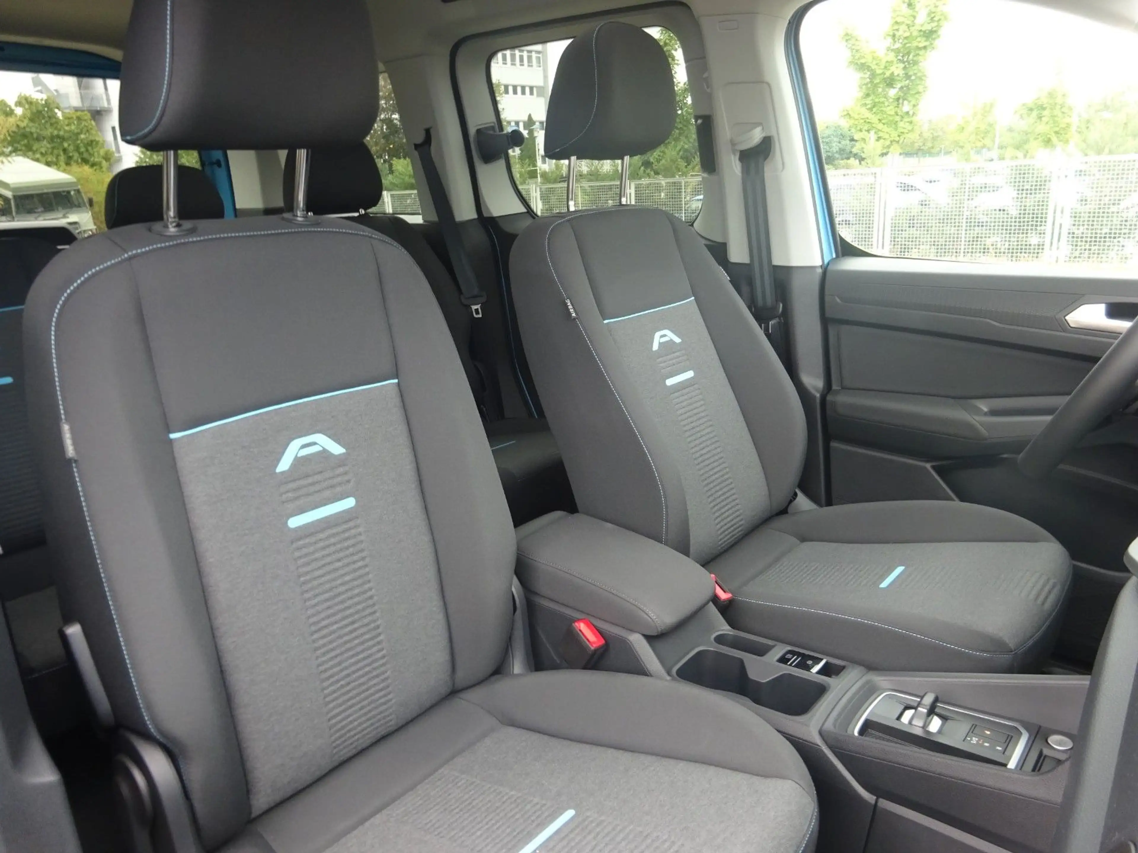 Ford Tourneo Connect L1 Active Aut. Pano Navi Kam ACC — photo 12