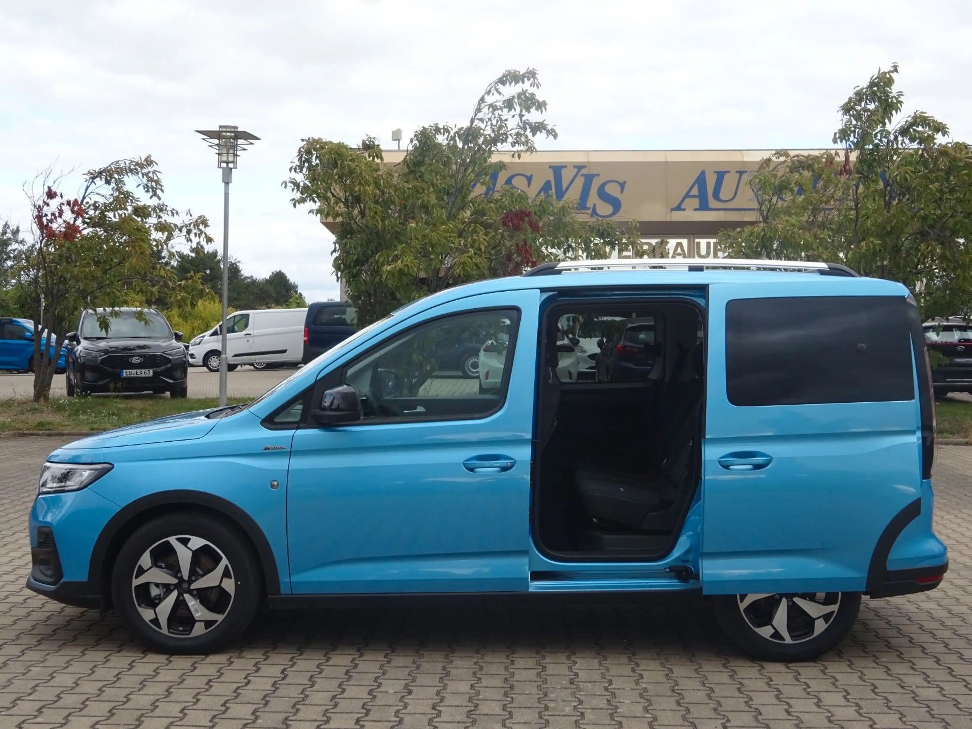 Ford Tourneo Connect L1 Active Aut. Pano Navi Kam ACC — photo 3