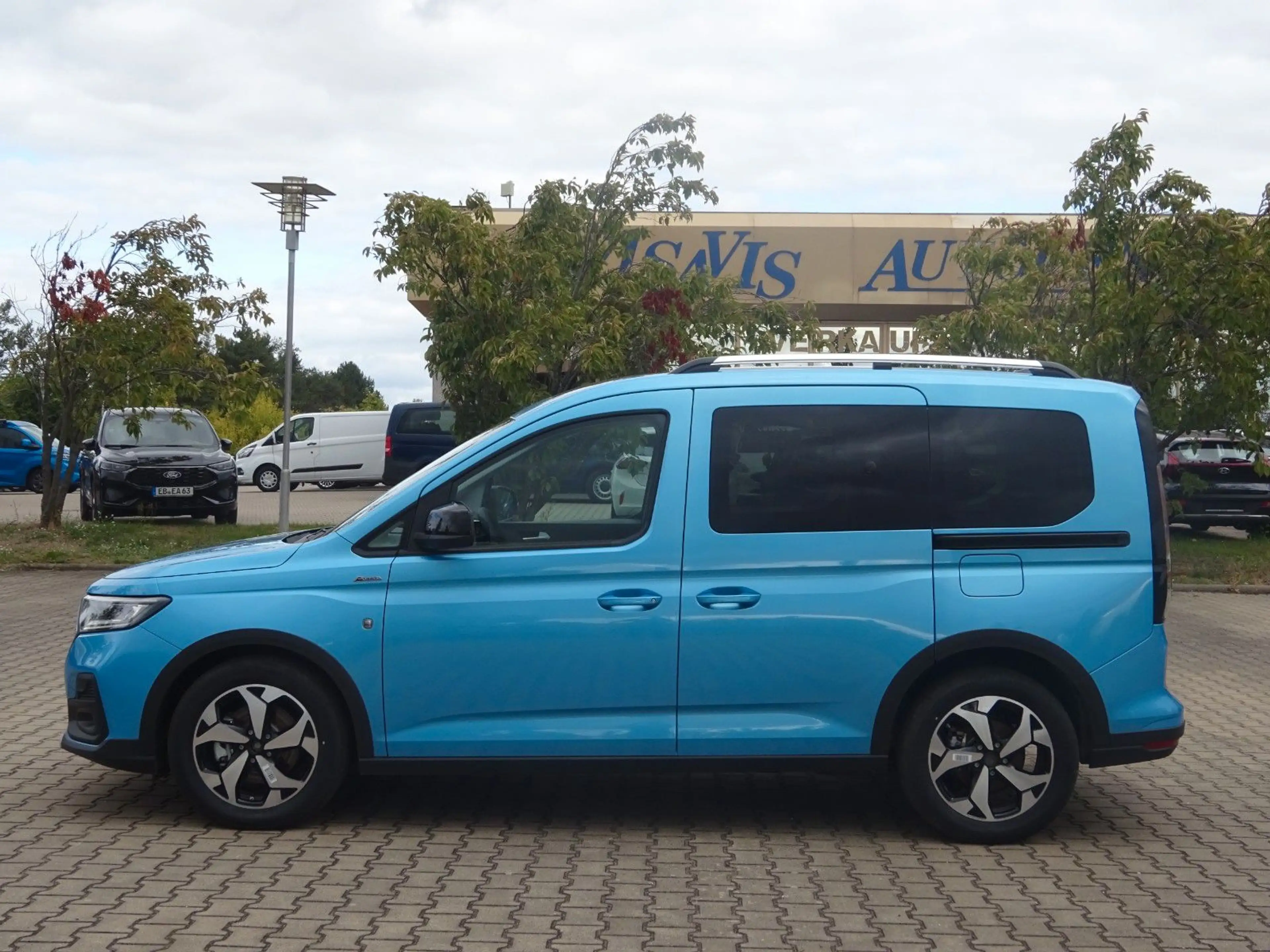 Ford Tourneo Connect L1 Active Aut. Pano Navi Kam ACC — photo 2