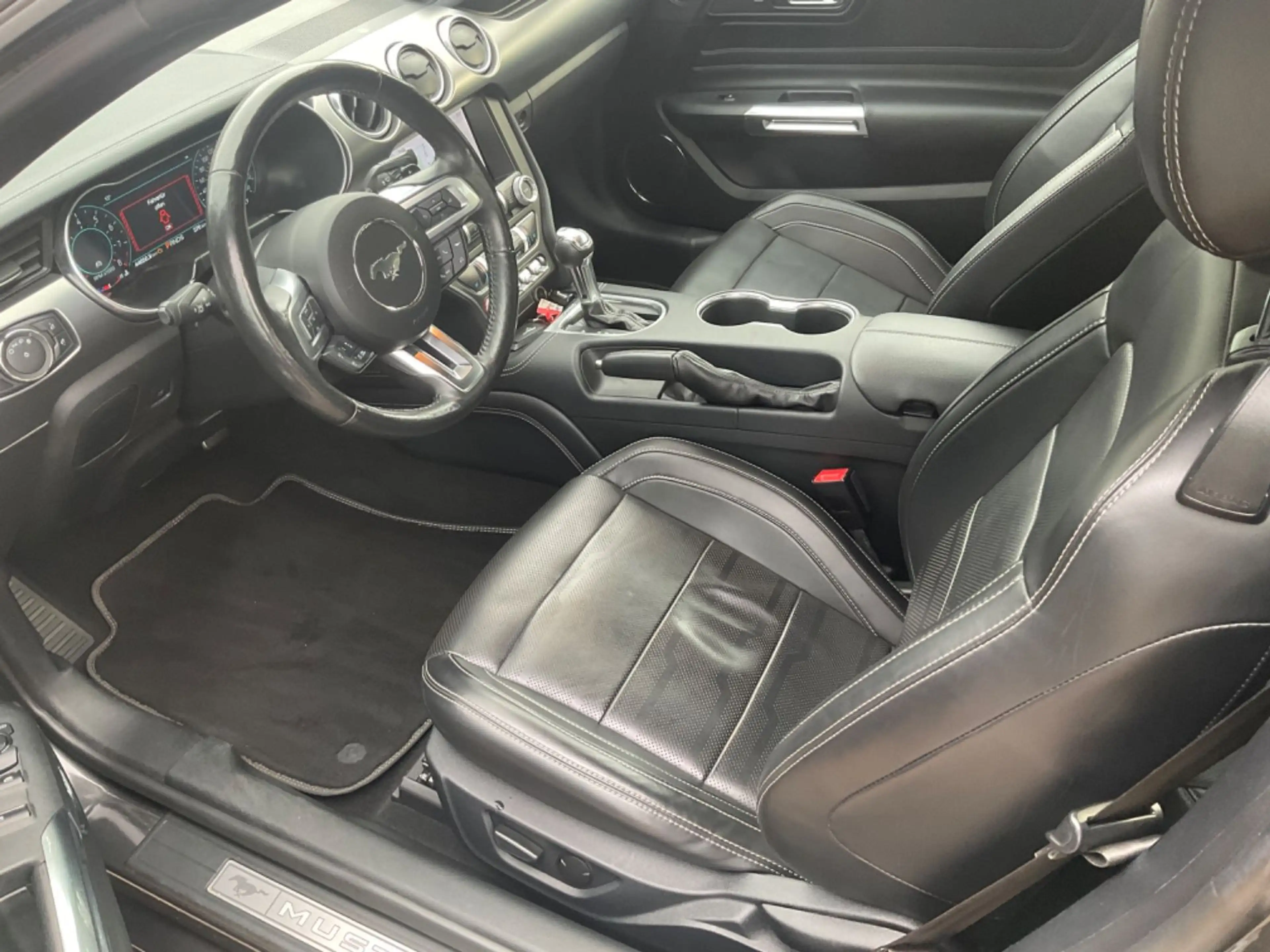 Ford Mustang GT Cabrio TÜV 05.2028 — photo 10