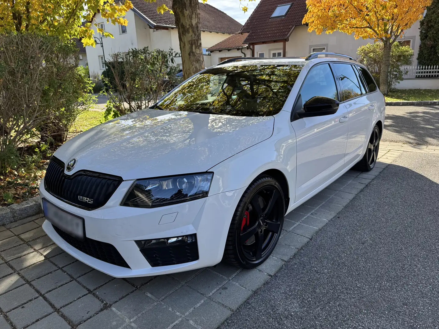 Skoda Octavia Octavia Combi RS 2,0 TSI DSG (220PS) Weiß - 1
