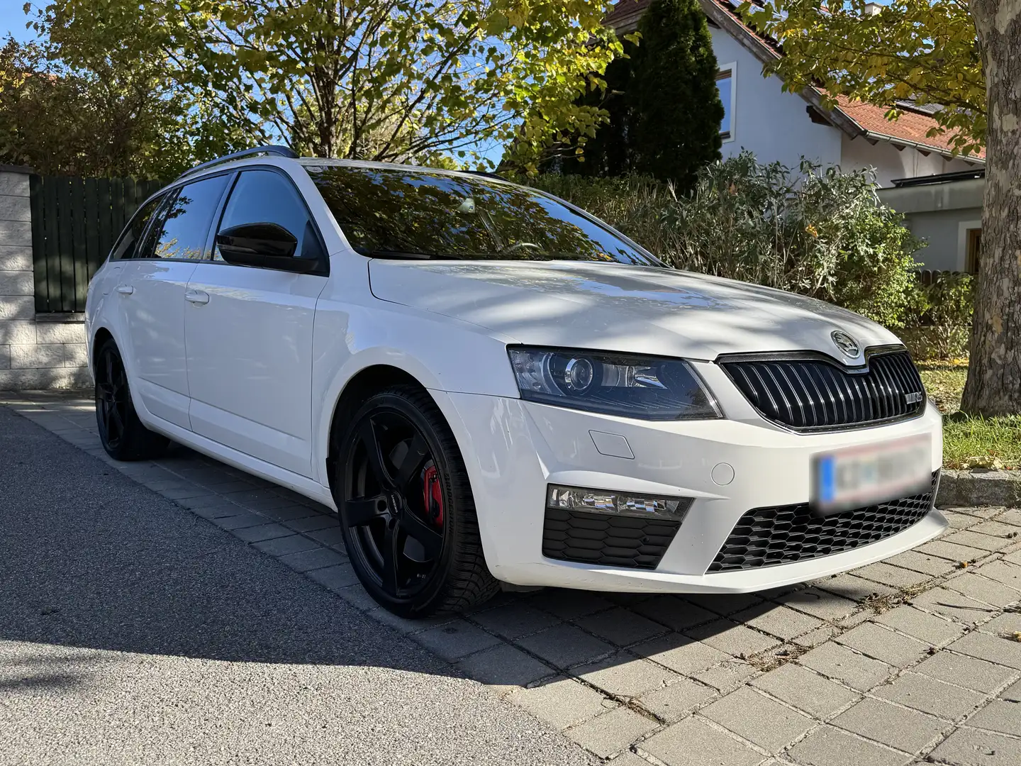 Skoda Octavia Octavia Combi RS 2,0 TSI DSG (220PS) Weiß - 2