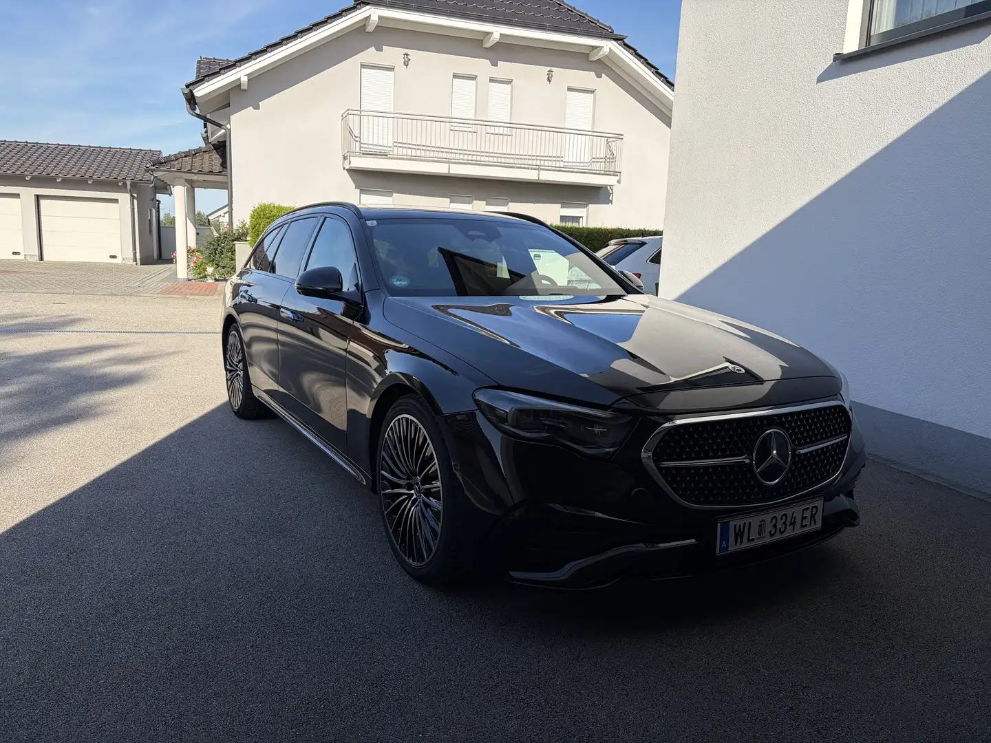 Mercedes-Benz E 300 300e T PHEV Österreich-Edition Aut. - 1