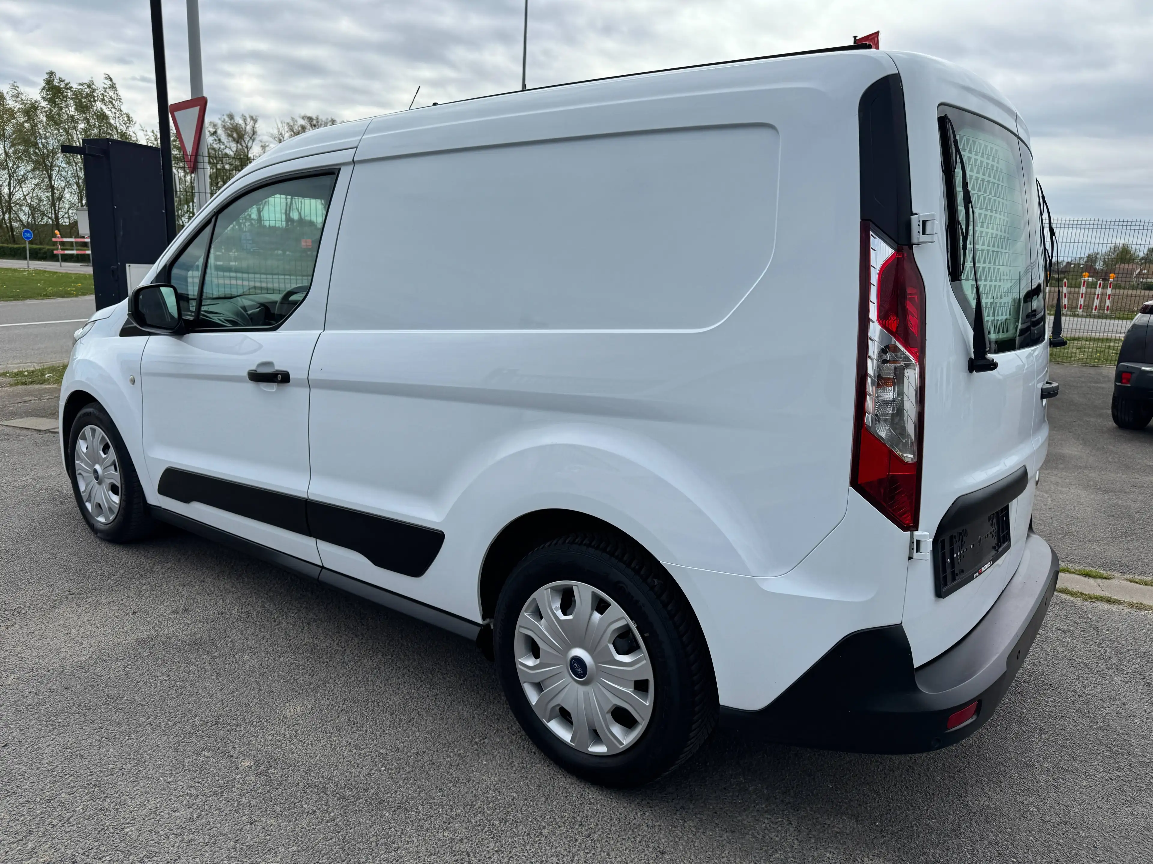 Ford Transit Connect 200 1.5 TDCi 10454 + btw 1st eigenaar onderhoudsboek airco cruise — photo 4