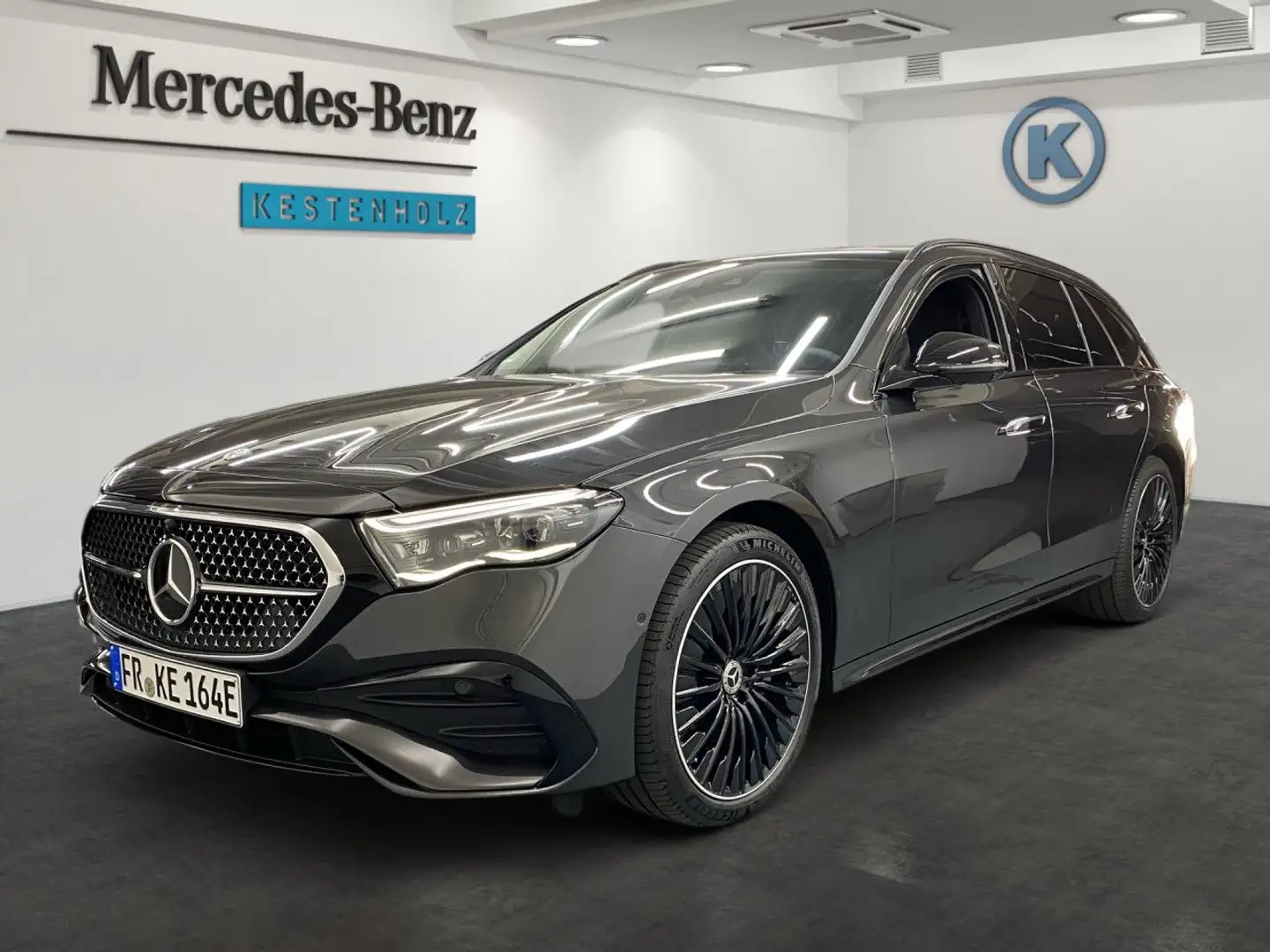 Mercedes-Benz E 300 e T-Modell AMG+PANO+AHK+BURMEST+DIST+PARK Grau - 2