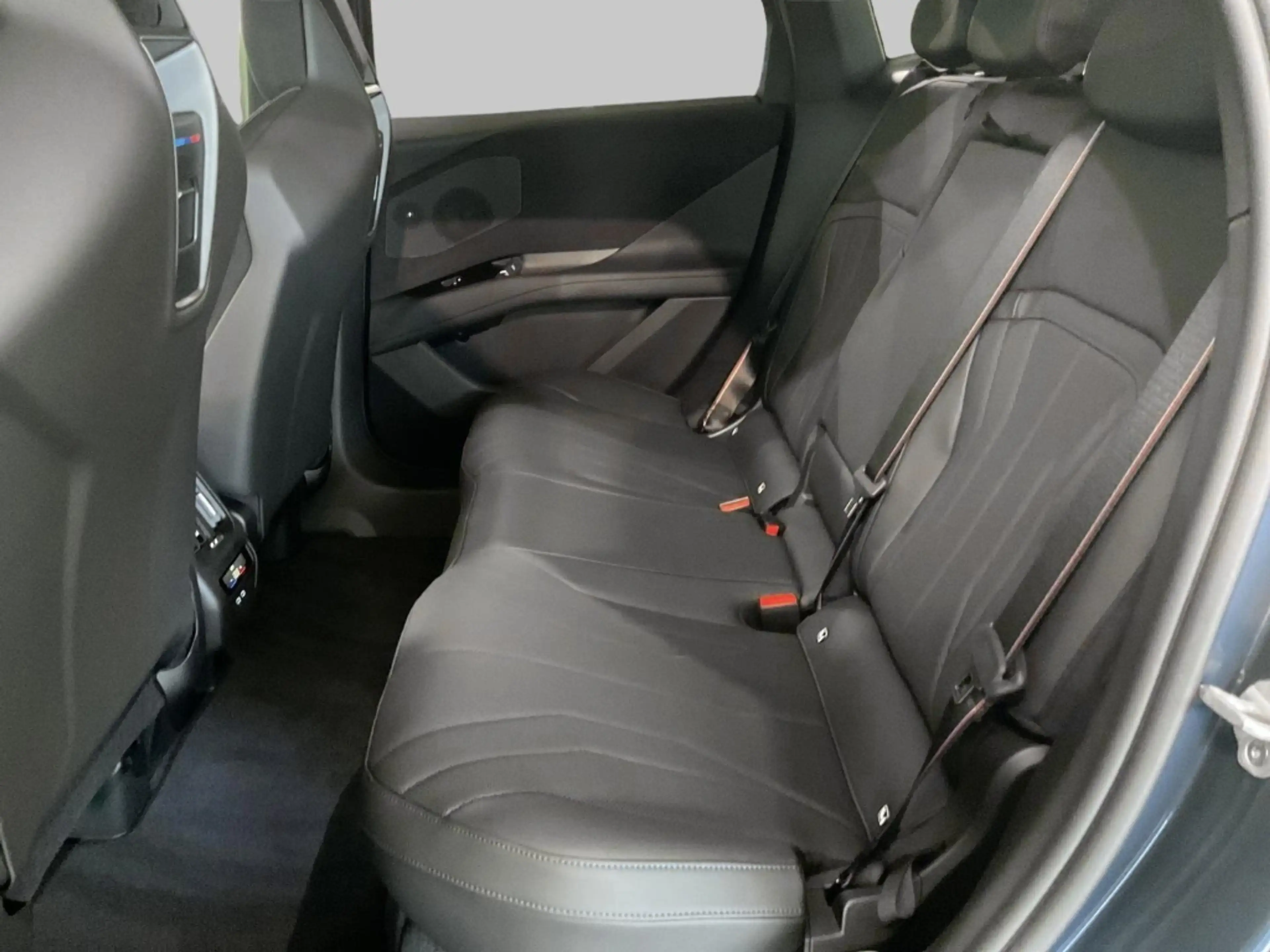 BMW iX3 40 M Sport Pro HeadUp Pano AHK Autobahn 22KW — photo 8