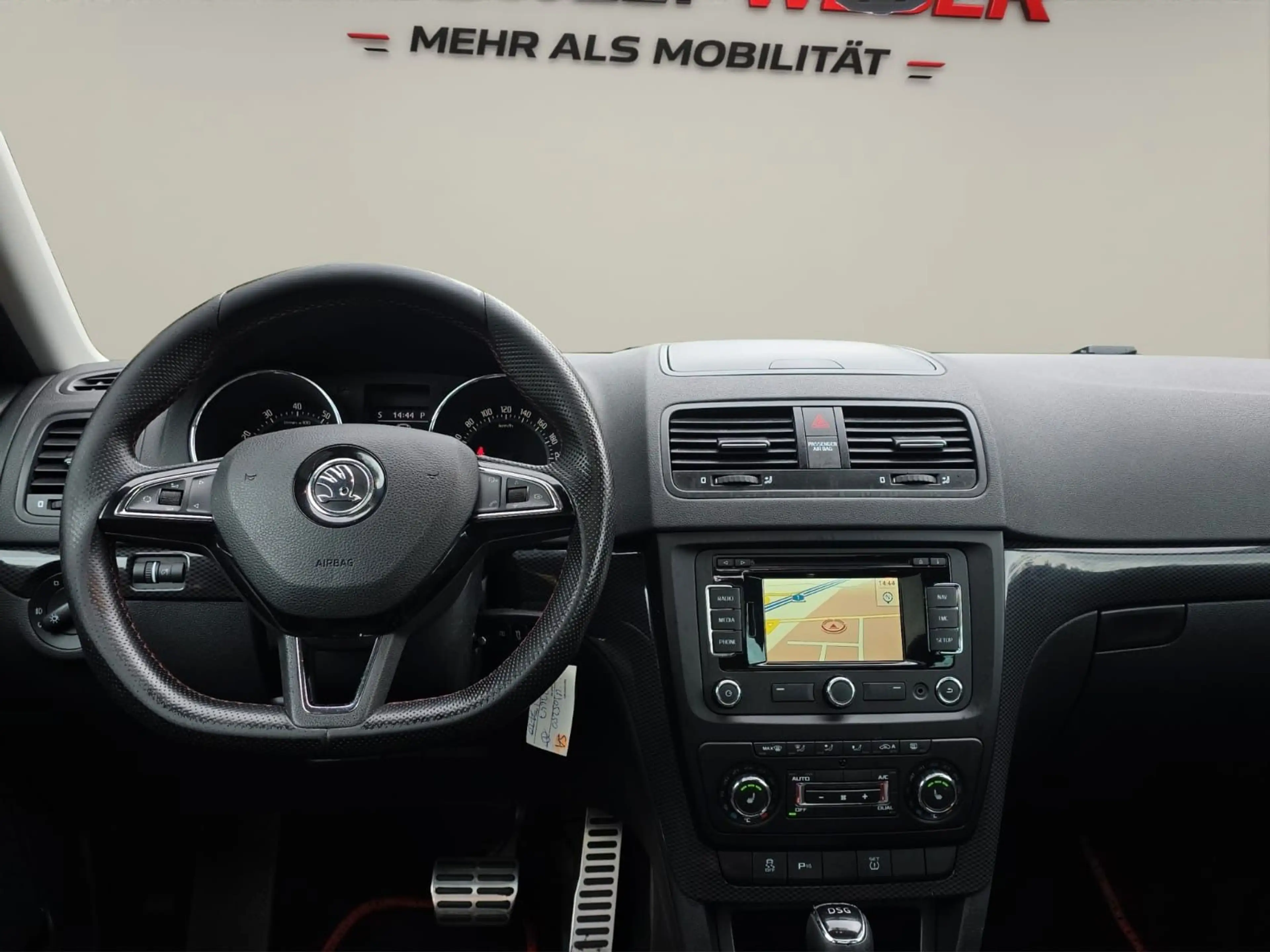 Skoda Yeti Monte Carlo 1.2*DSG*NAVI*PANO*TEMP*XENON — photo 12