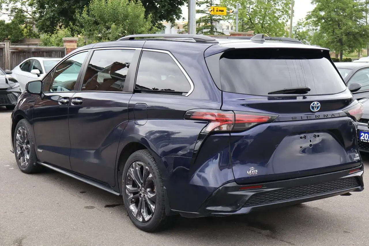 Toyota Sienna снимка Toyota Sienna