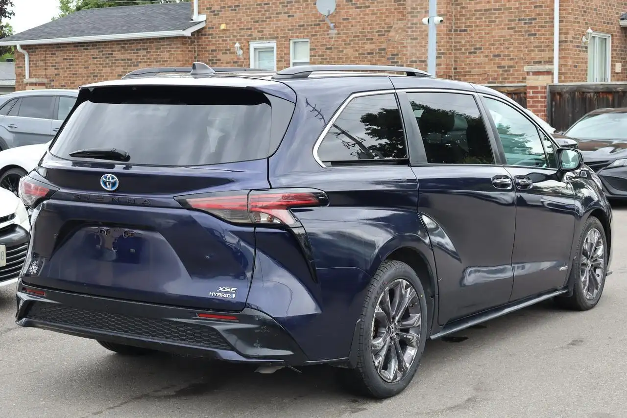 Toyota Sienna снимка Toyota Sienna