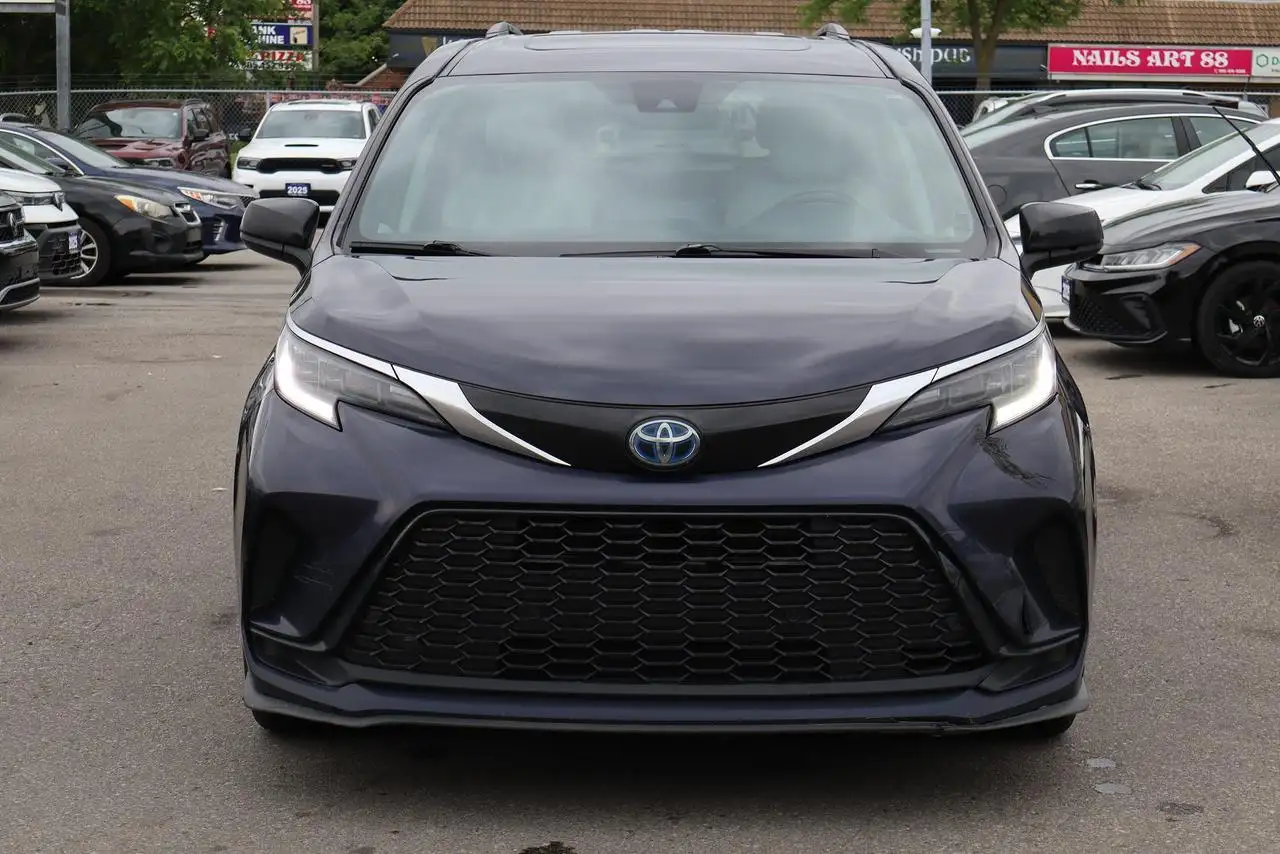 Toyota Sienna снимка Toyota Sienna