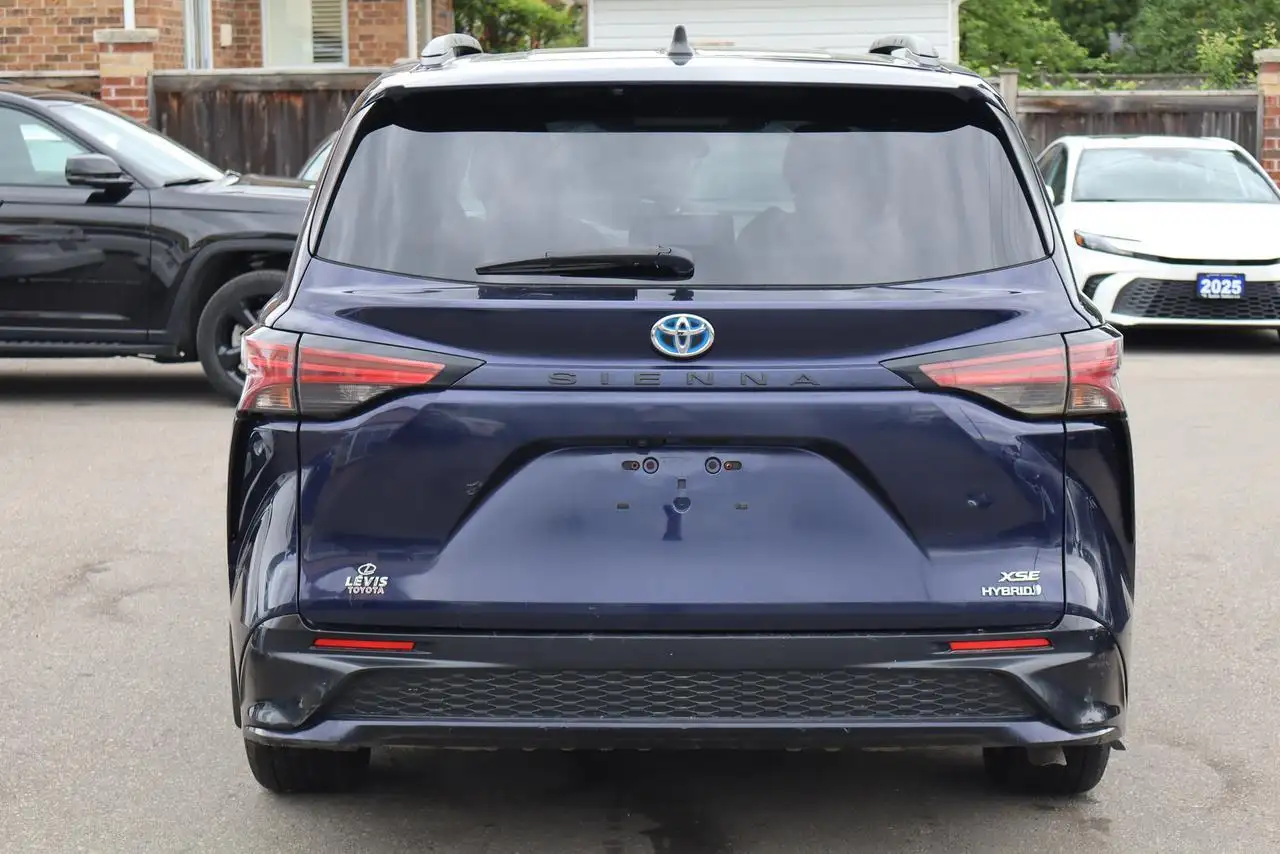 Toyota Sienna снимка Toyota Sienna