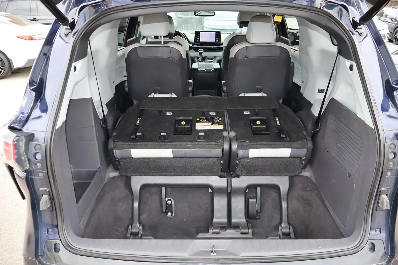 Toyota Sienna снимка Toyota Sienna