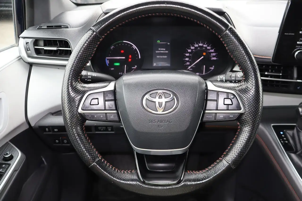 Toyota Sienna снимка Toyota Sienna