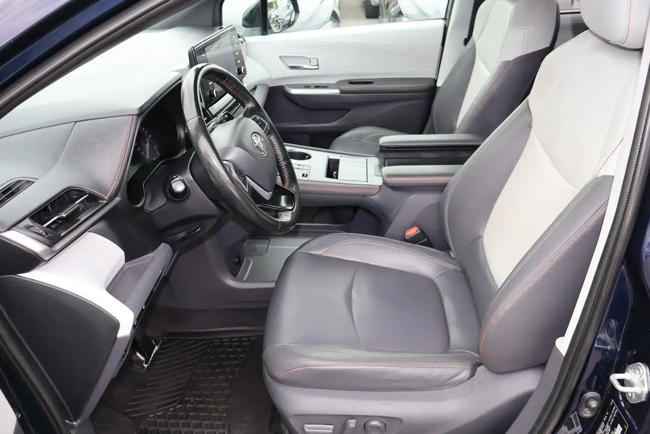 Toyota Sienna снимка Toyota Sienna