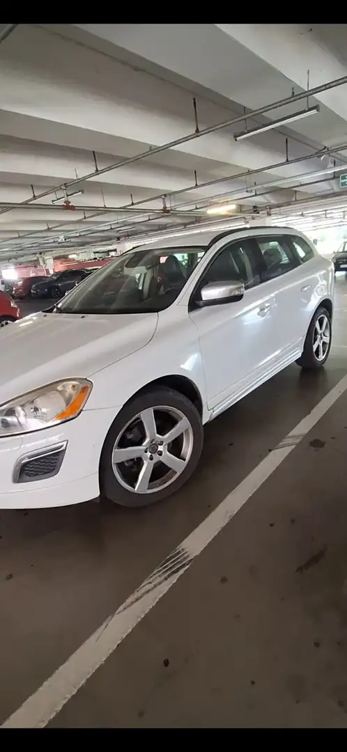 Volvo XC60 2.4 d5 R-design awd 215cv - 1