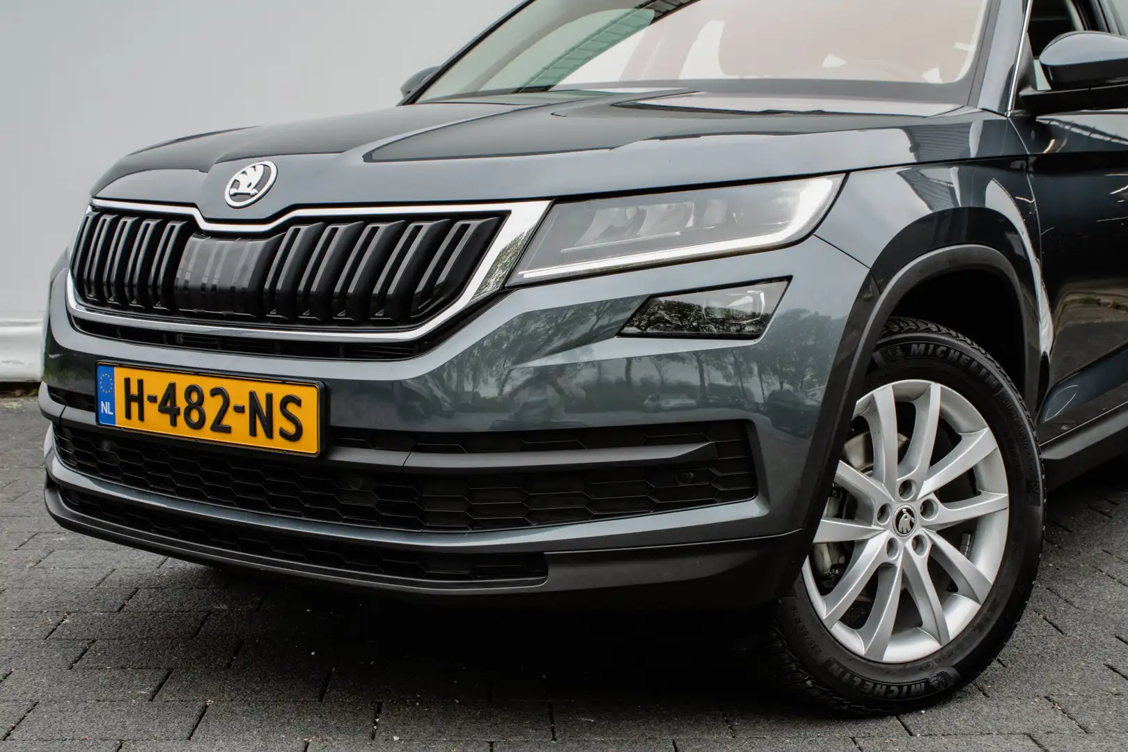 Skoda Kodiaq 1.5 TSI 150pk Business Edition Panoramadak/ Half l Grijs - 2