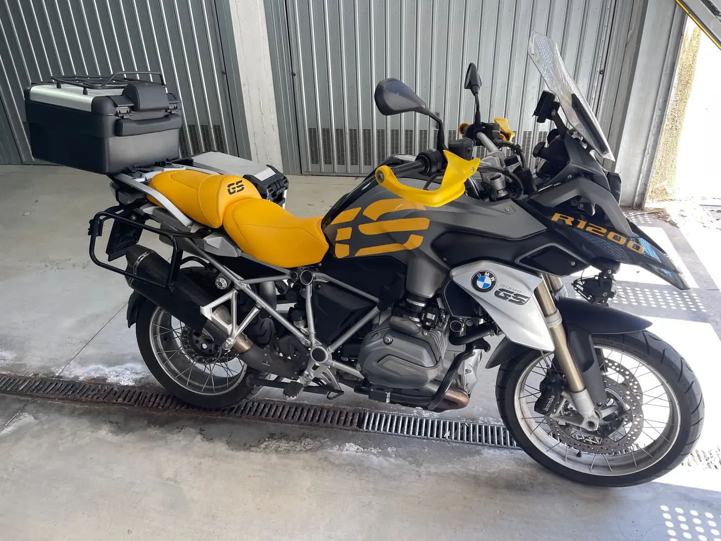 BMW R 1200 GS siva - 1
