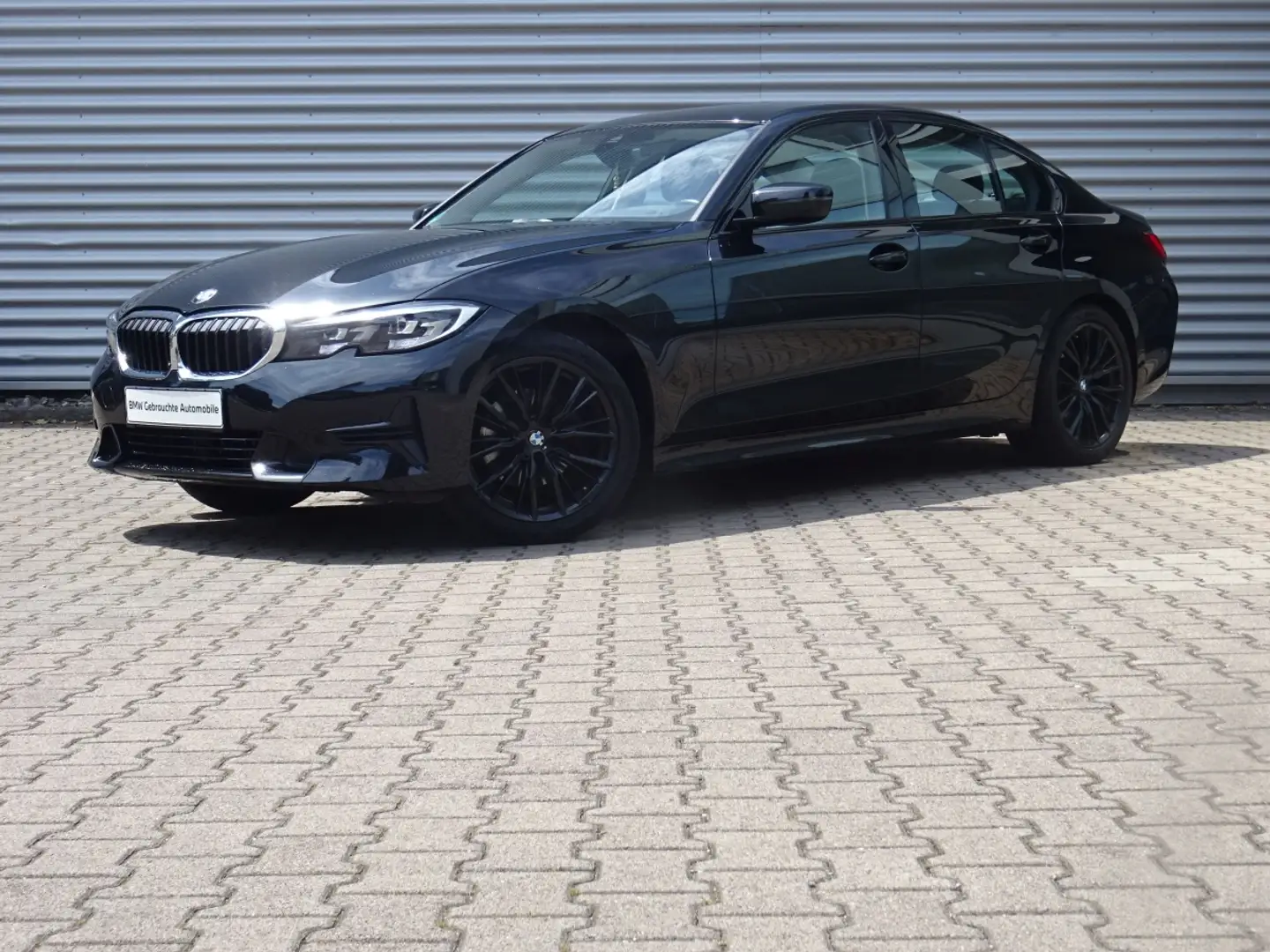 BMW 320 i Lim Sport Line Live Pro HiFi Kamera CarPlay Zwart - 1