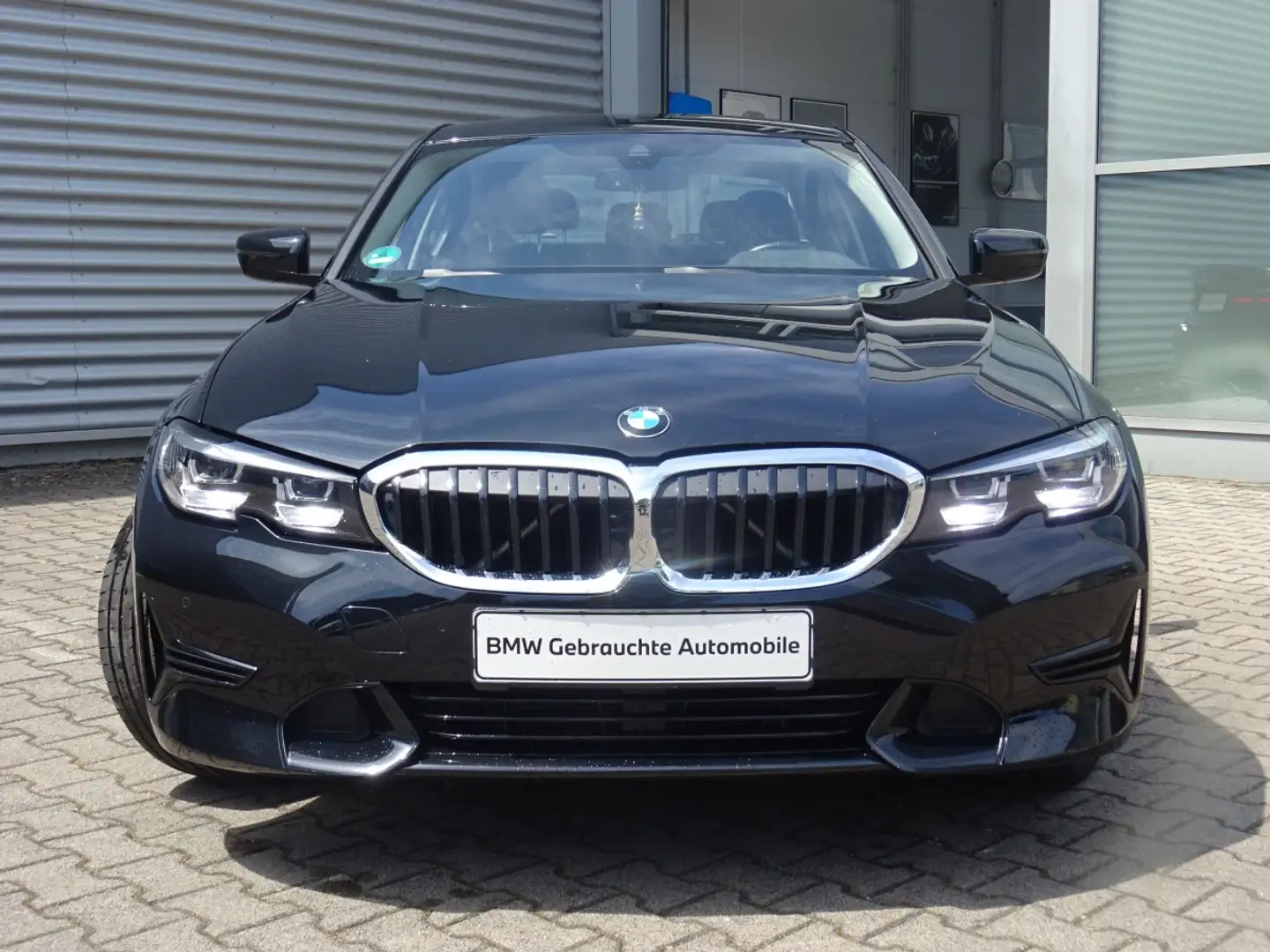 BMW 320 i Lim Sport Line Live Pro HiFi Kamera CarPlay Zwart - 2