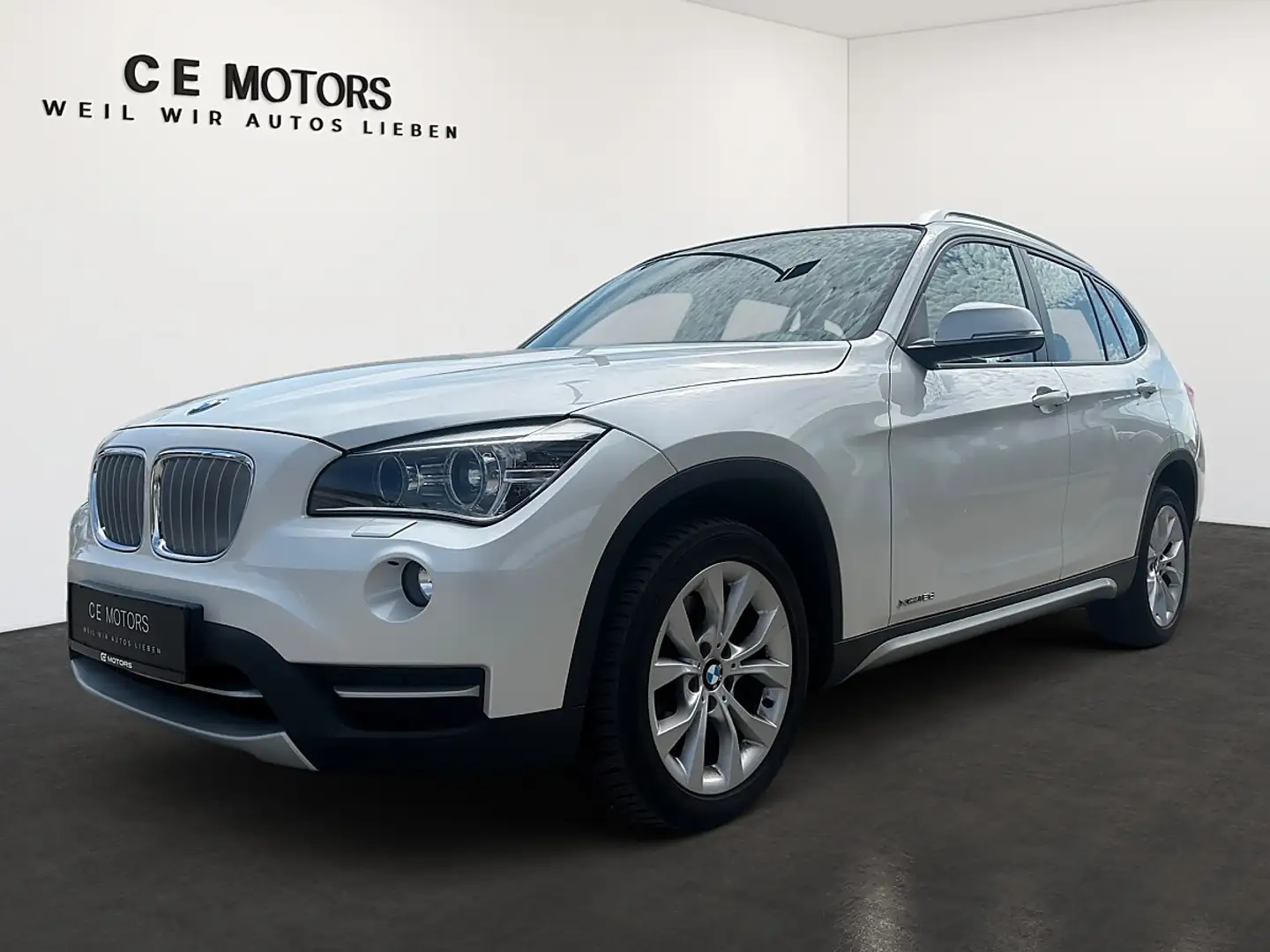 BMW X1 xDrive 18d Weiß - 1